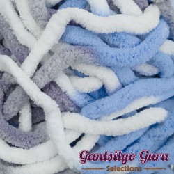 Gantsilyo Guru Super Bulky Chenille Iceberg