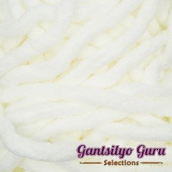Gantsilyo Guru Super Bulky Chenille Ivory